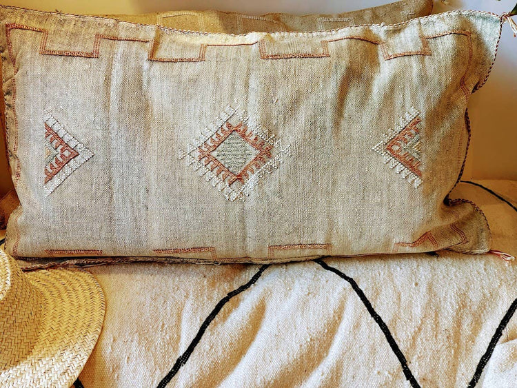 Cactus Silk pillow XL 4, Sand/Gray