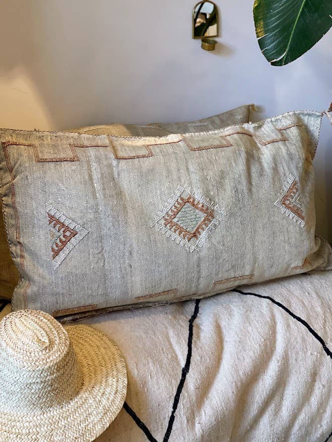 Cactus Silk pillow XL 4, Sand/Gray