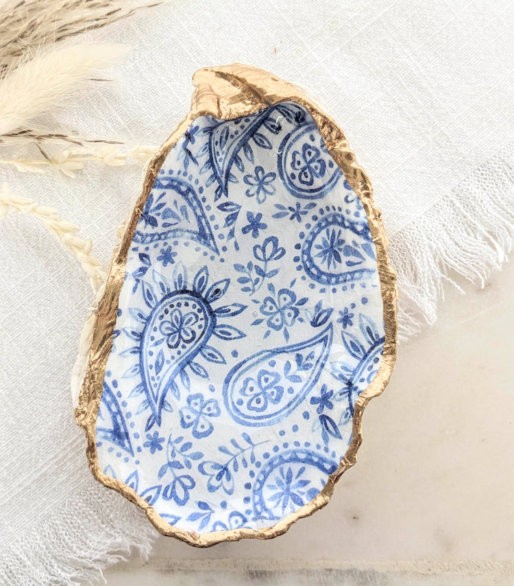 Chinoiserie Blue & White Oyster Shell Ring Dish in Paisley