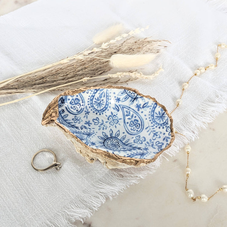 Chinoiserie Blue & White Oyster Shell Ring Dish in Paisley