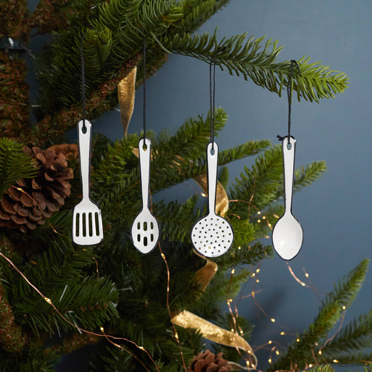 Outline Enamel Skimmer Ornament