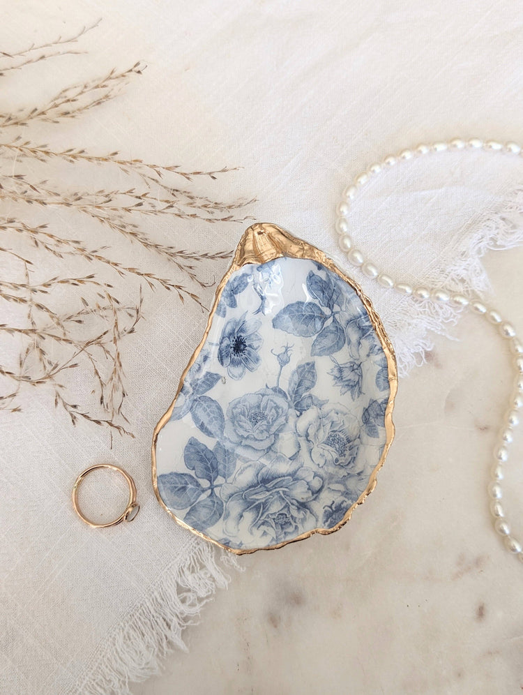 Chinoiserie Oyster Shell Ring Dish: Daisy