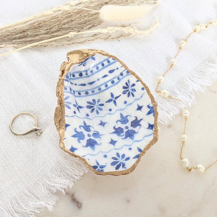 Chinoiserie Oyster Shell Ring Dish: Mermaid Scales