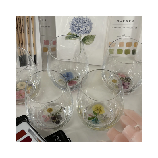 Crystal flower stemless wine glass made with real flowers in resin for an elegant sip. Perfect for spring summer soirees.