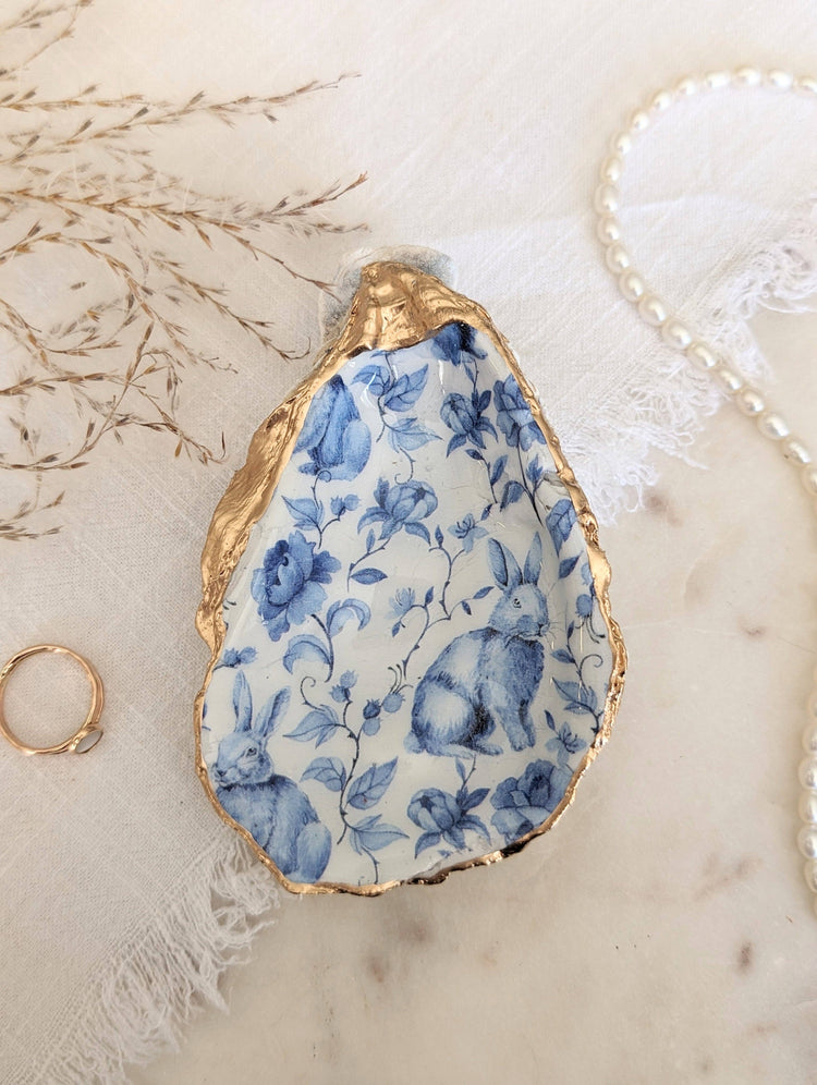 Chinoiserie Oyster Shell Ring Dish: Daisy