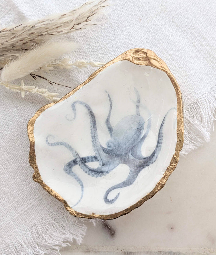 Chinoiserie Blue & White Oyster Shell Ring Dish in Octopus